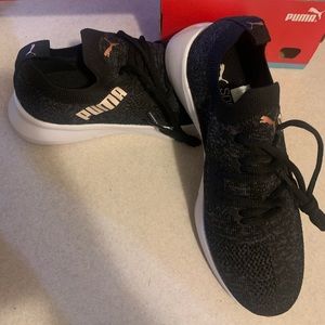 Puma womens flyer runner knit tennis shoes size 8 new